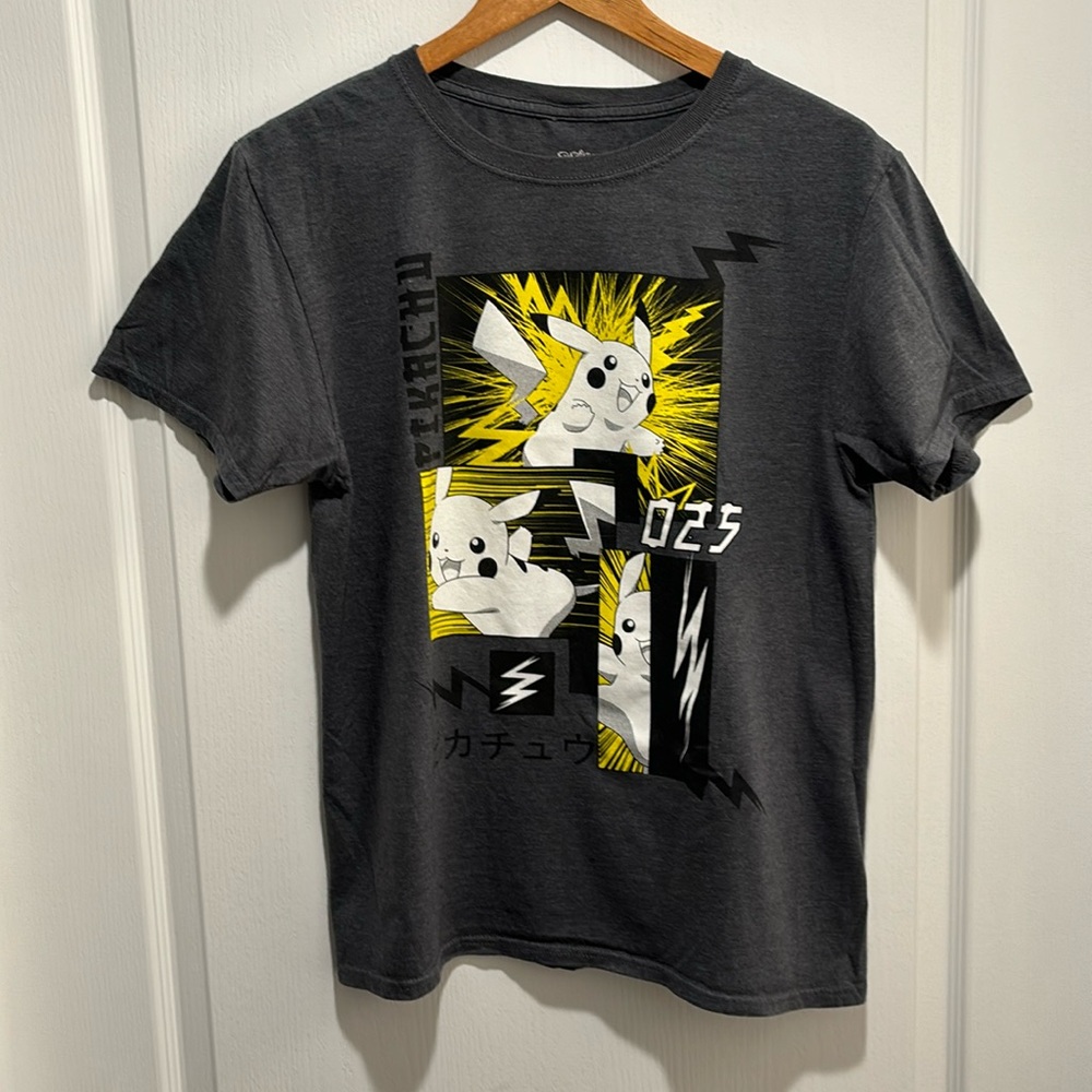 Pokémon T shirt. Size Medium.